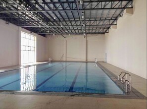 室內泳池、室外泳池