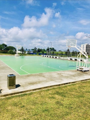 Pool - Dr. Calayan's Cozy Wind Residences Tagaytay Taal View (Tagaytay)