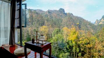 Superior Twin Room | Meja, langsir/tirai gelap terus, Wi-fi percuma