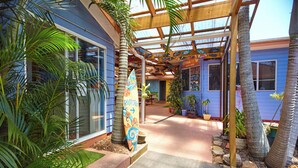 Property entrance - Ozzie Pozzie Backpackers (Port Macquarie)