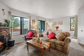 Smart TV, fireplace, DVD player