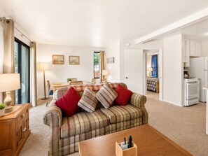 Smart TV, fireplace, DVD player