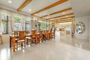 Dining - Pass Happiness On (Wujie)