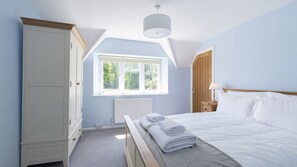 4 bedrooms, iron/ironing board, travel cot, free WiFi