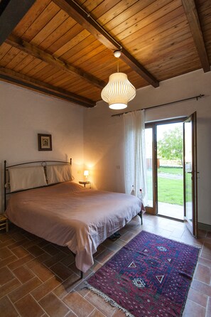 2 bedrooms, desk, soundproofing, iron/ironing board