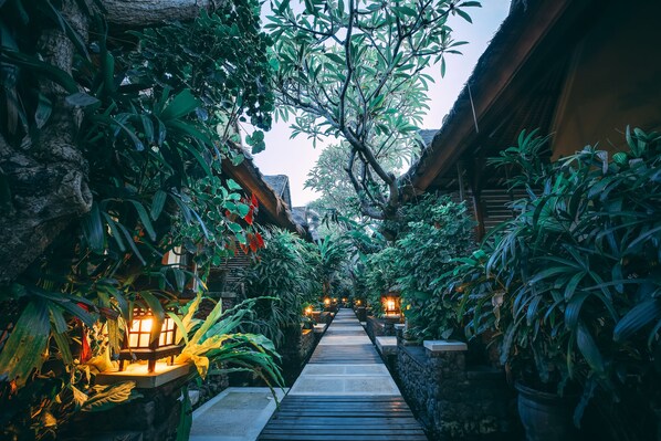 المنشأة من الخارج