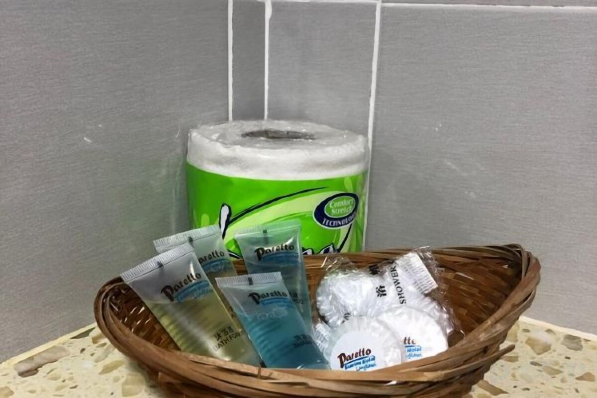 Baderomsfasiliteter | Dusj, toalettartikler (inkludert) og håndklær