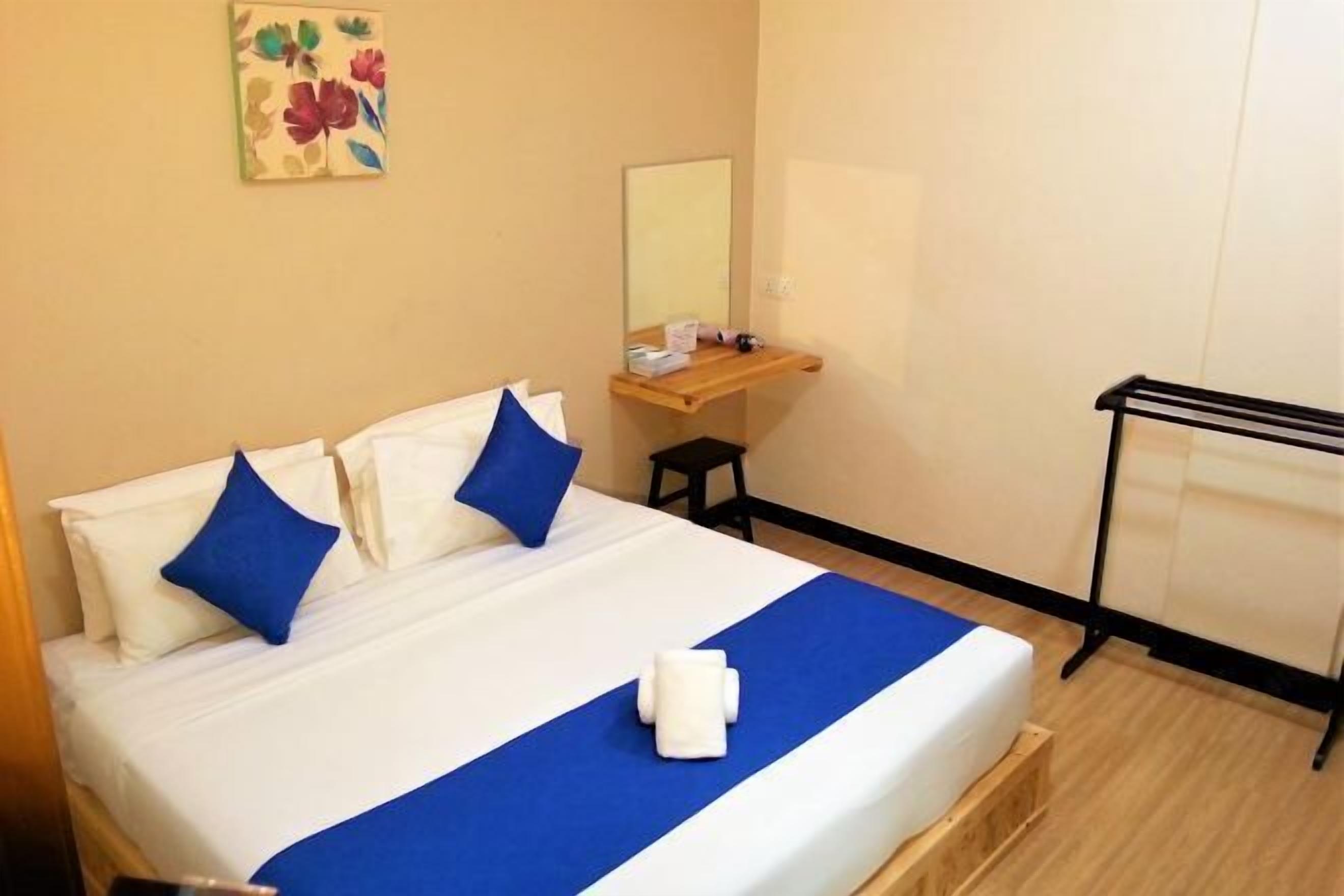 Minibar, bureau, fer et planche à repasser, Wi-Fi gratuit