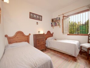 5 Schlafzimmer, Bügeleisen/Bügelbrett, WLAN