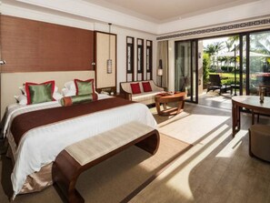 庭院大床房 | 迷你吧、客房內保險箱、書桌、遮光布/窗簾