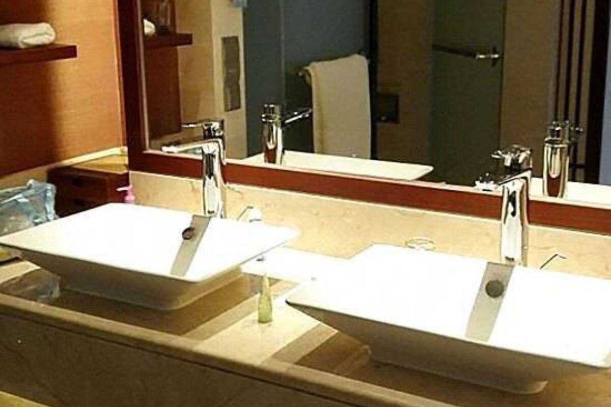 Bañera y ducha independientes, bañera profunda