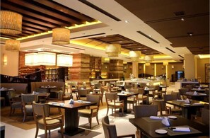 每日供应自助式早餐（每人 CNY 118）