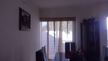 Condo familiar, 2 habitaciones | Servicio a la habitación