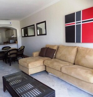 家庭独立别墅, 3 间卧室 | 起居区 | 平板电视