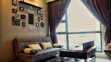 Una televisión de pantalla plana