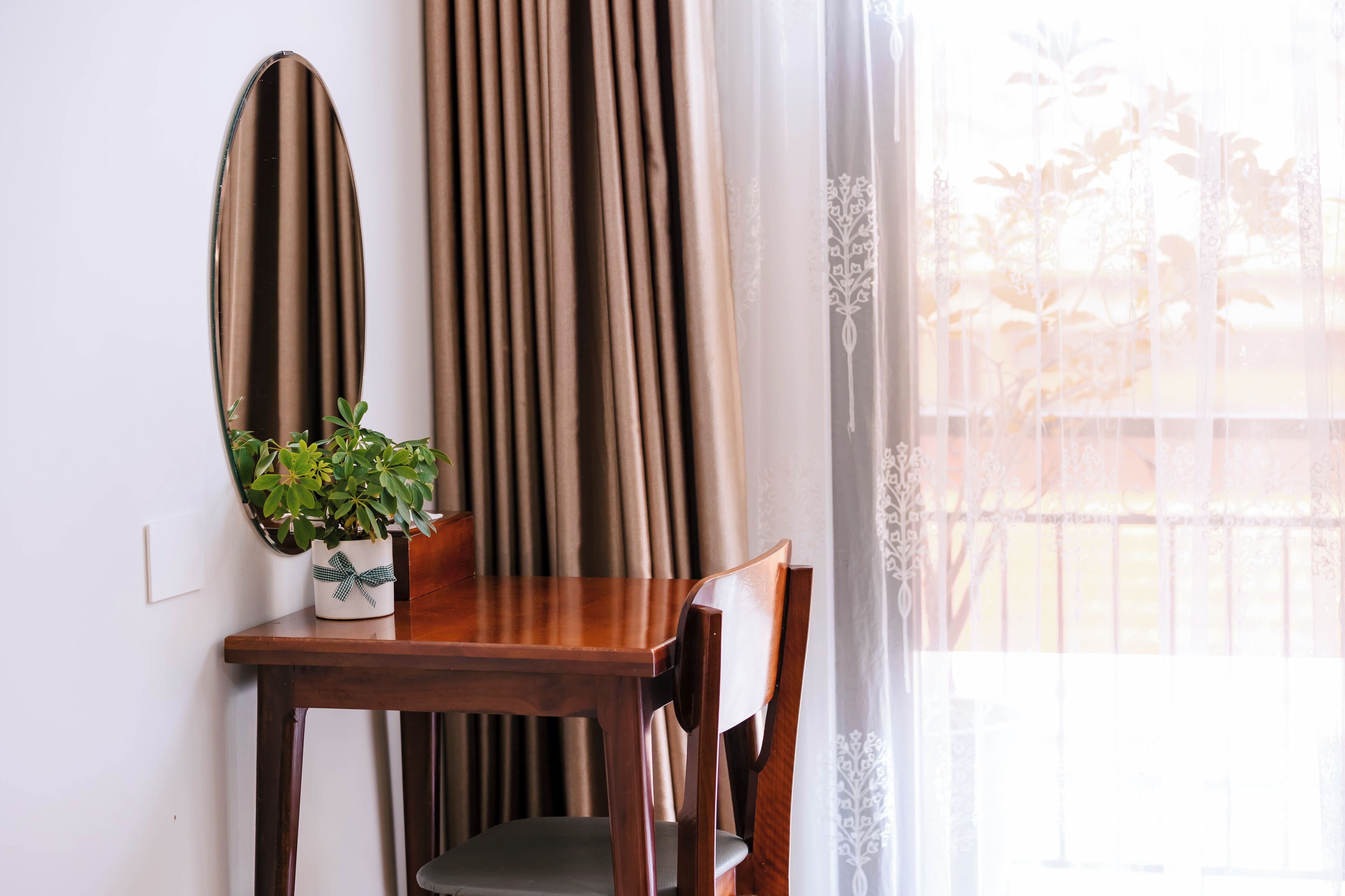 deluxe double or twin room | minibar, in-room safe, desk, blackout curtains