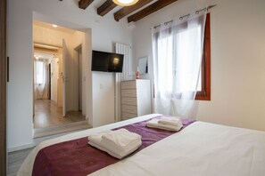 2 bedrooms, laptop workspace, iron/ironing board, WiFi