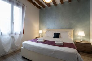 2 bedrooms, laptop workspace, iron/ironing board, WiFi