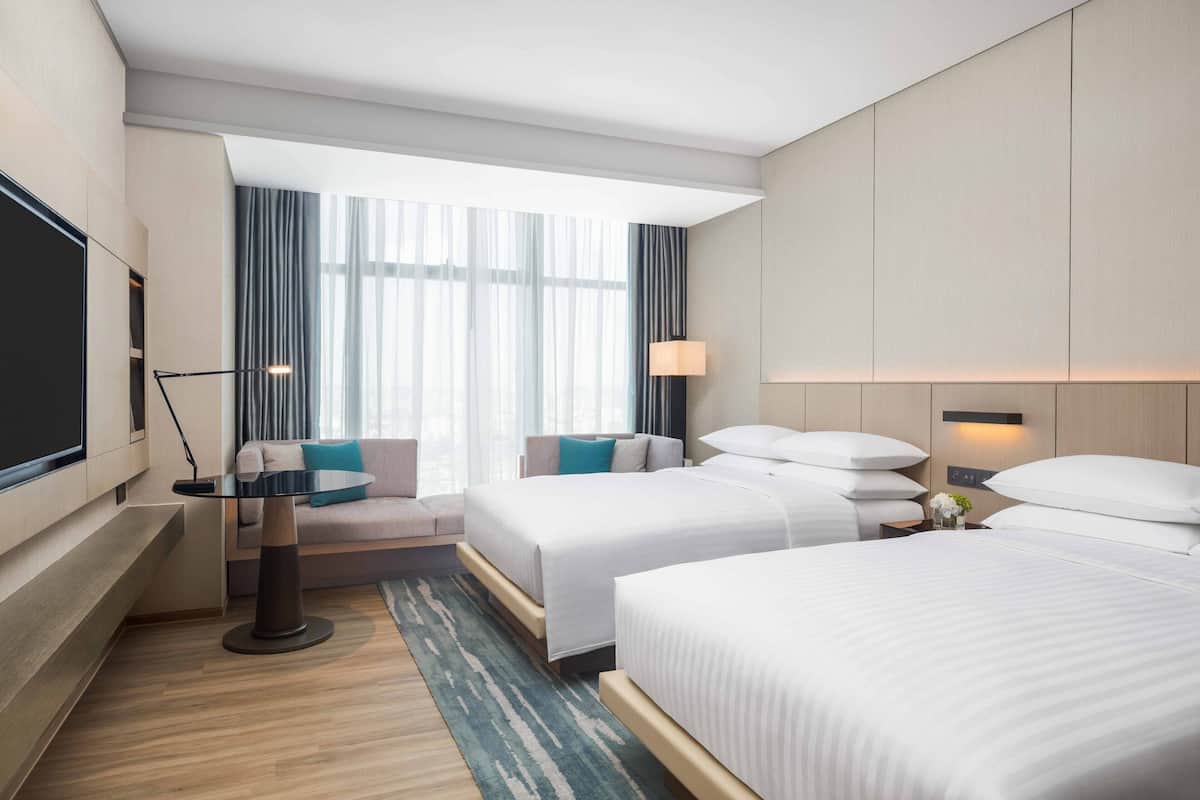 Premium bedding, down duvets, minibar, in-room safe