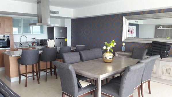 Family Condo, 3 Bedrooms | In-room dining