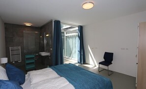 4 chambres, fer et planche à repasser, accès Internet, draps fournis