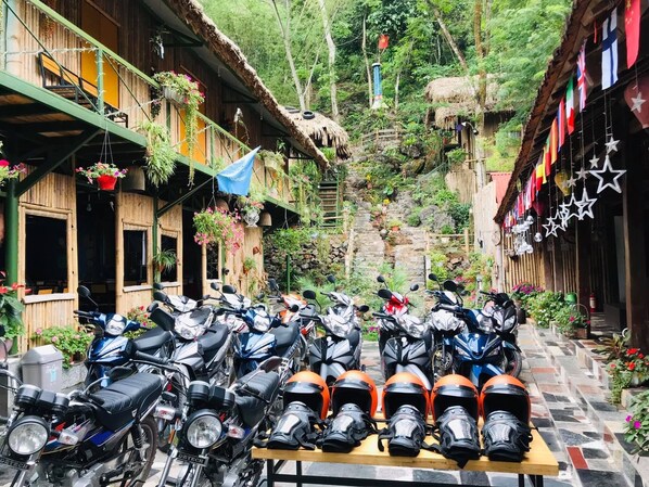 Double Bungalow | Property grounds - Green Hill Hostel & Homestay (Ha Giang)