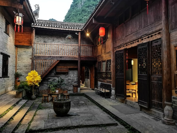 Property grounds - Yangshuo Governor's Mansion Hotel (Guilin)