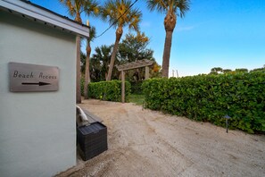 Property grounds - Pure Luxury! New 1br Modern Apt Steps to Beach - Unit E (Cocoa Beach)