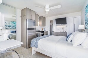 Iron/ironing board, free WiFi, bed sheets - Spotless Coastal Efficiency in Cocoa Beach! - Unit B (Cocoa Beach)