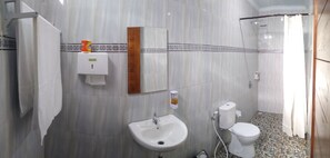 Classic Room, 1 Double Bed, Non Smoking, City View | Bathroom | Shower, free toiletries - Jevon Cottage by WizZeLa (Penida Island)
