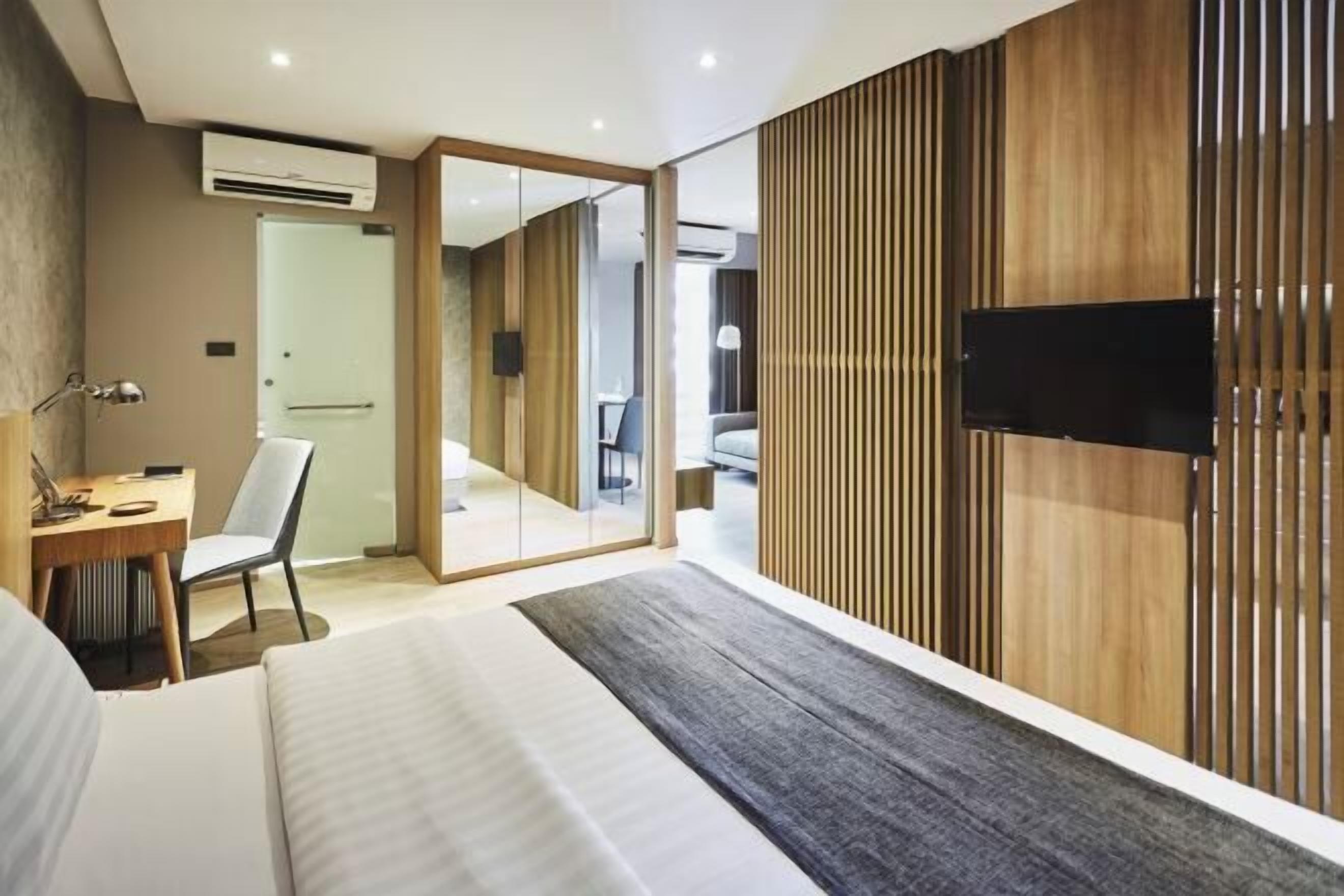 1 bedroom, premium bedding, in-room safe, desk