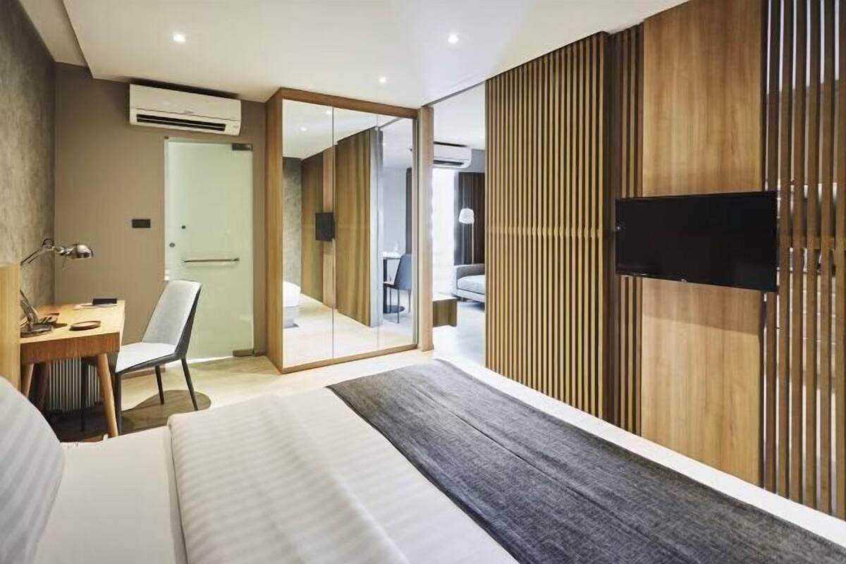 1 Schlafzimmer, hochwertige Bettwaren, Zimmersafe, Schreibtisch