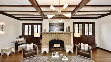 Luxury House, Courtyard View | Living area | Plasma TV, fireplace