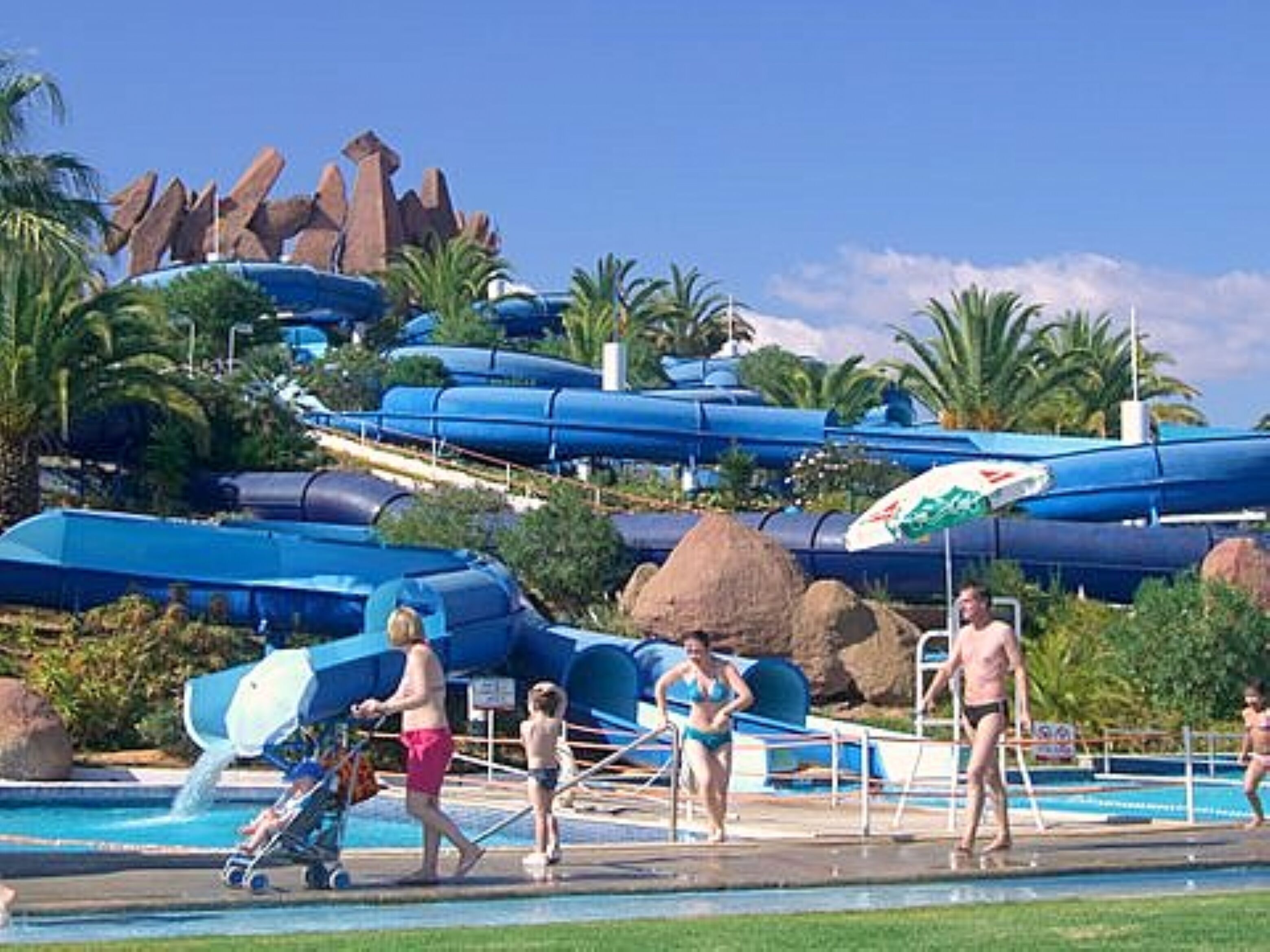 حمّام سباحة خارجي، حمّام سباحة مُدفَّأ