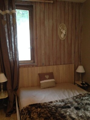 2 chambres, lit de bébé portatif, accès au Wi-Fi (inclus)