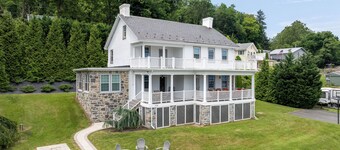 Gorgeous River View Lakehouse with Hot Tub