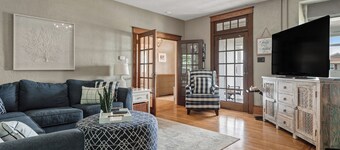 Gorgeous River View Lakehouse with Hot Tub 