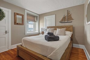 4 habitaciones, tabla de planchar con plancha y cuna de viaje 