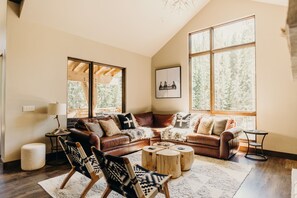 Flat-screen TV, fireplace