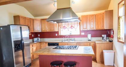 Mukavuus ja mukavuus tilavassa keskustahotellissa Just Blocks from Everything!