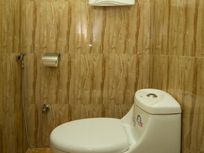 ฝักบัว, ของใช้ในห้องน้ำฟรี, ผ้าเช็ดตัว