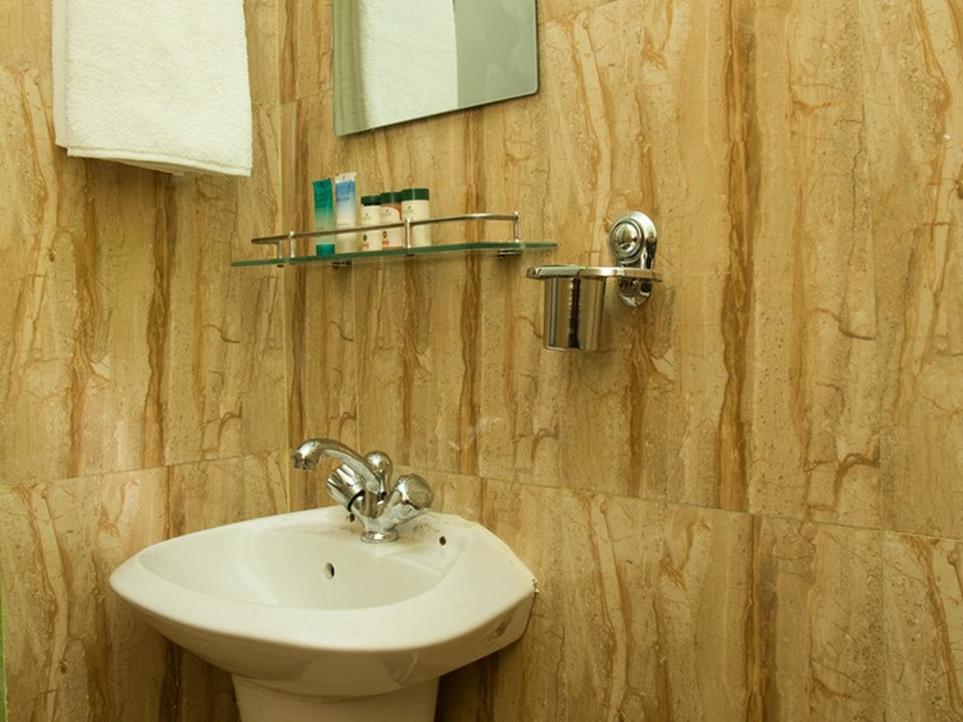 shower, free toiletries, towels