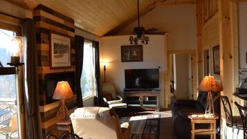 Smart TV, fireplace
