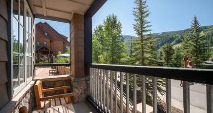 Slope Views, Cozy 2 King Beds, Pinball, Short 5 minute Walk to Everything!