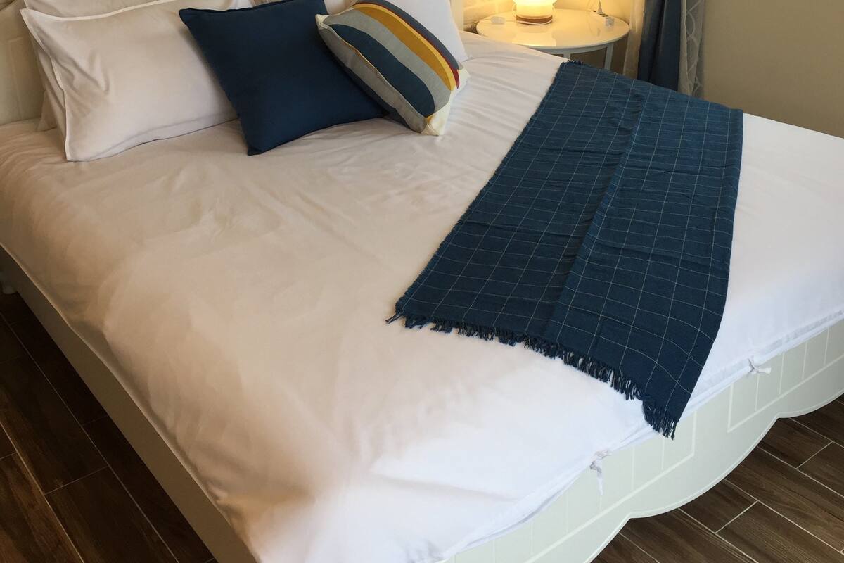 4 bedrooms, down duvets, minibar, blackout curtains