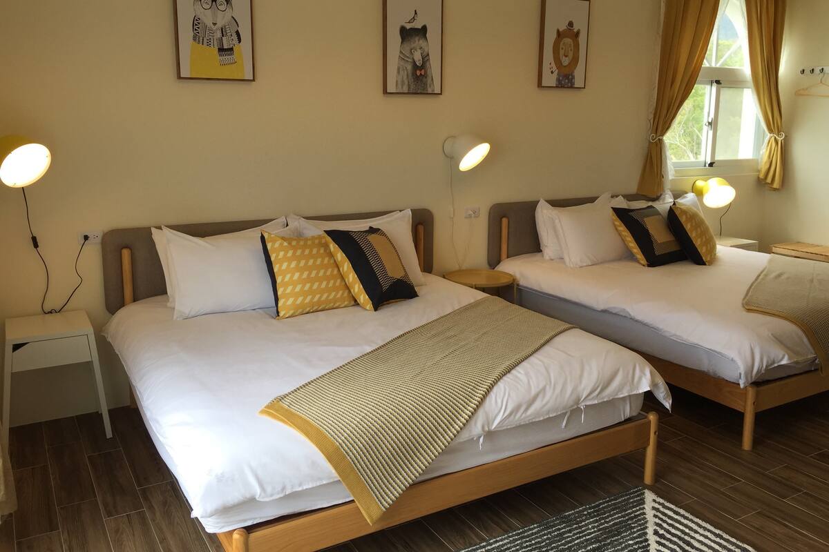 4 bedrooms, down duvets, minibar, blackout curtains