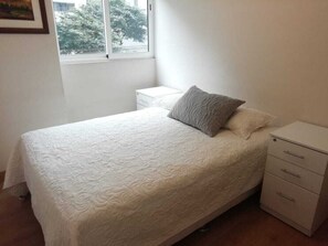 3 bedrooms, internet, bed sheets