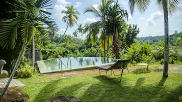 Kolam renang outdoor