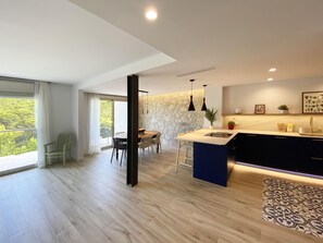 冷蔵庫、電子レンジ、オーブン、食器洗い機