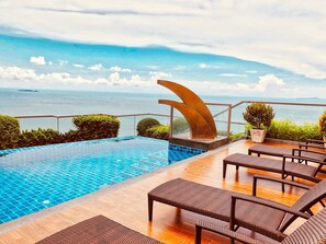 2 hồ bơi ngoài trời, mở cửa từ 9:00 đến 21:00, lều miễn phí 
